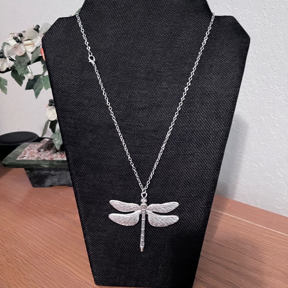 NWOT - Silver Dragonfly Pendant Necklace